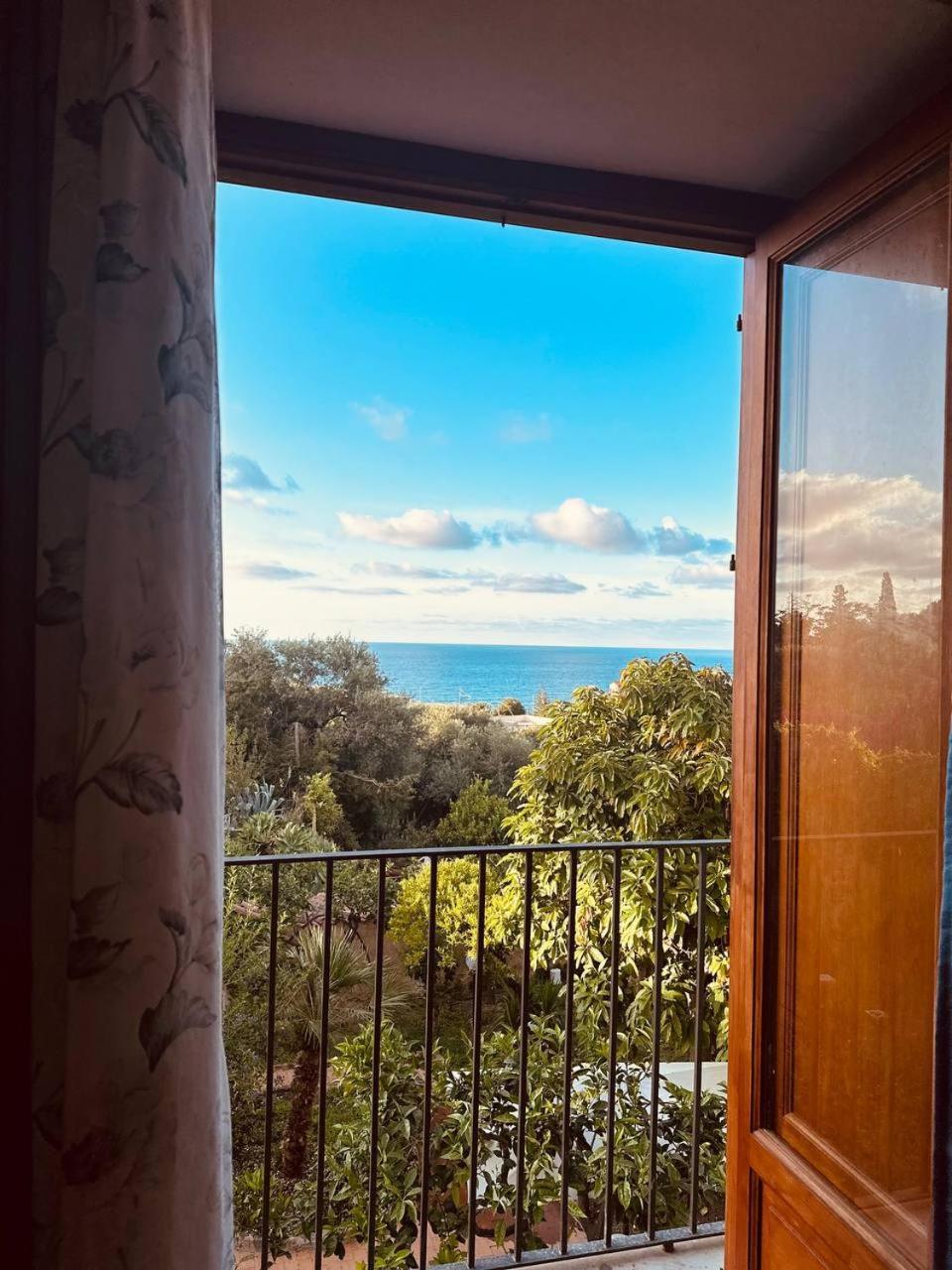 Villa Tiche Чефалу Екстериор снимка