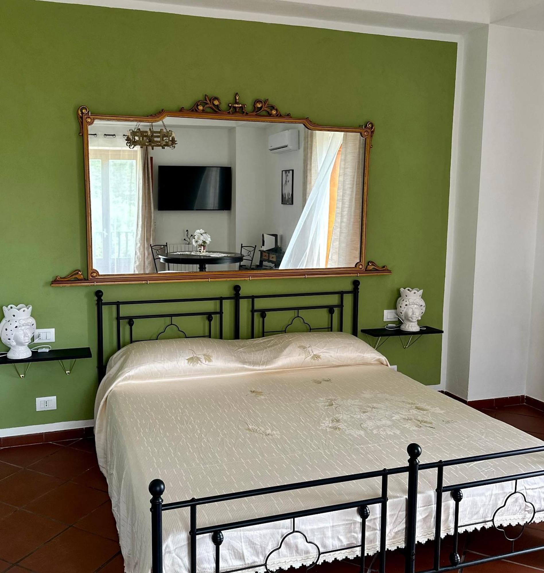 Villa Tiche Чефалу Екстериор снимка