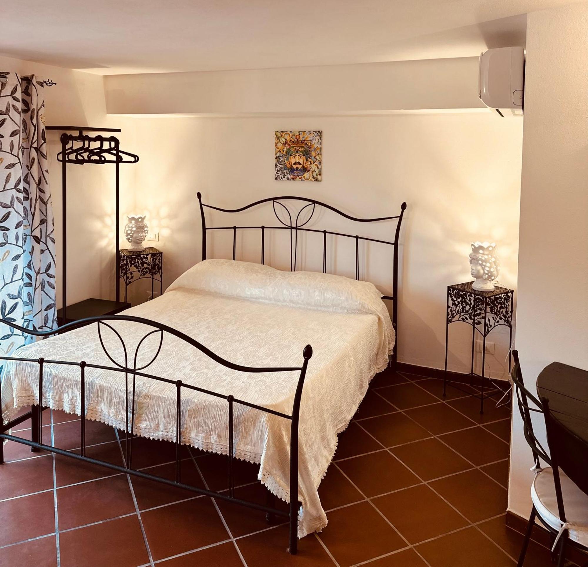 Villa Tiche Чефалу Екстериор снимка