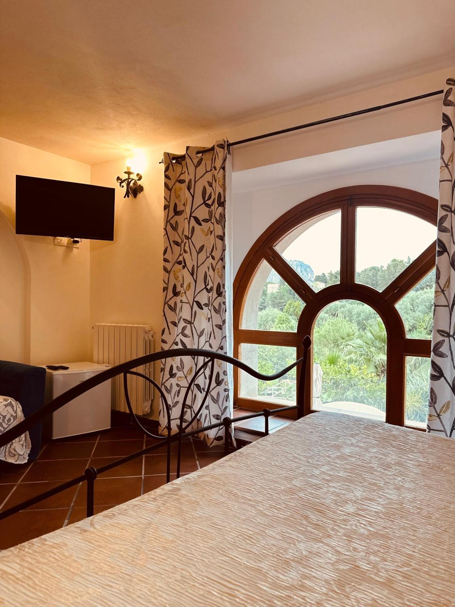 Villa Tiche Чефалу Екстериор снимка