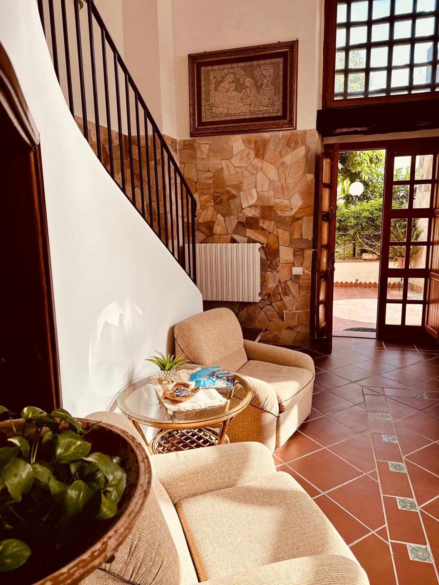 Villa Tiche Чефалу Екстериор снимка