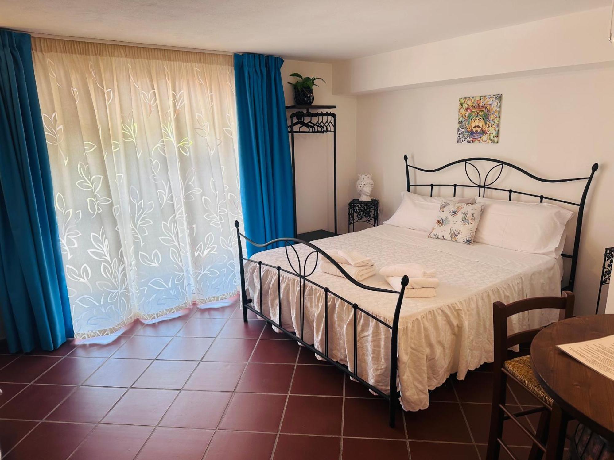Villa Tiche Чефалу Екстериор снимка