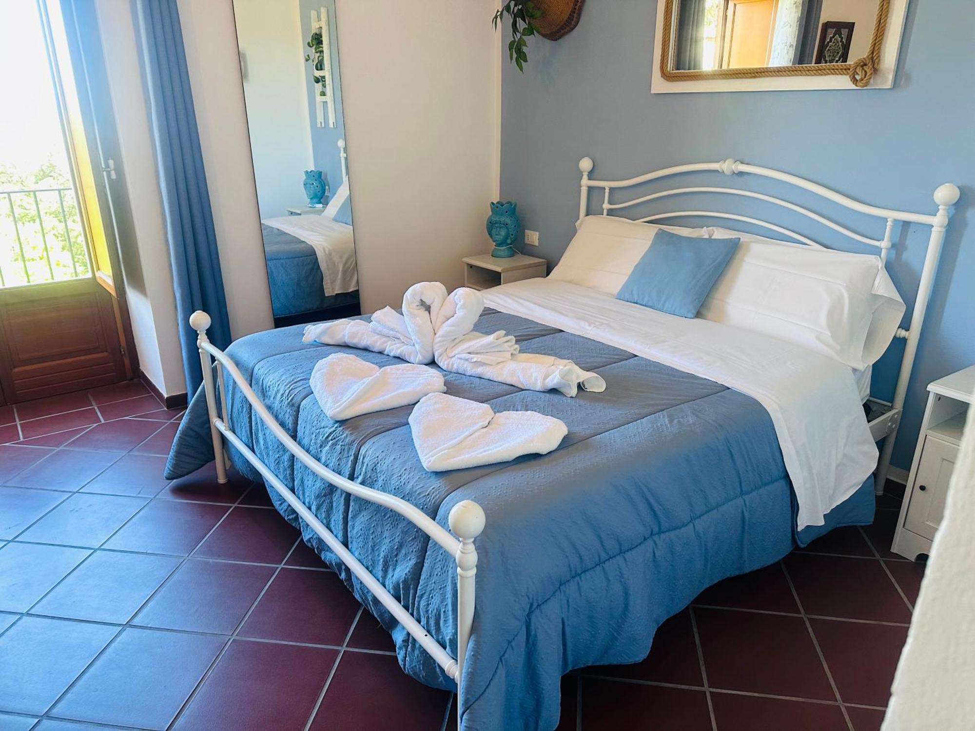 Villa Tiche Чефалу Екстериор снимка